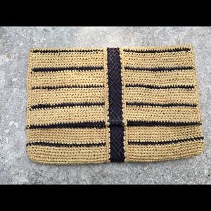 TOMMY BAHAMA STRAW CLUTCH LIKE NEW